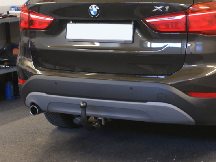 Anhängerkupplung für BMW X1 F48 Geländekombi, spez. M- Paket 2015- Ausf.: S- schwenkbar
