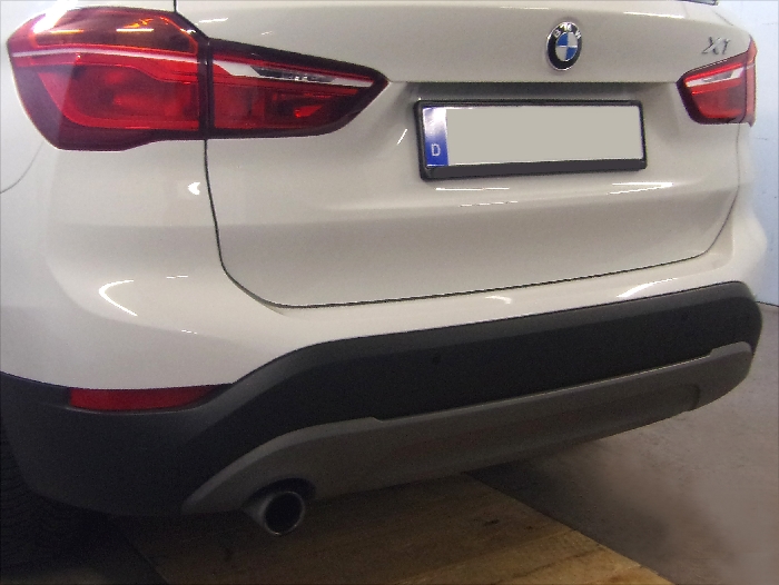 Anhängerkupplung für BMW-X1 F48 Geländekombi, Baujahr 2015- Ausf.: S- schwenkbar