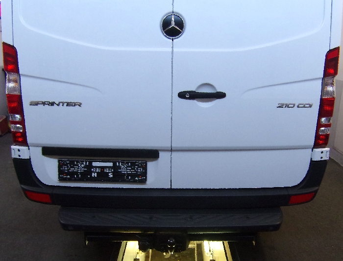 Anhängerkupplung für Mercedes Sprinter Kastenwagen Heckantrieb 209-324, Radstd. 3665mm, Fzg. mit Trittbrettst. 2006-2018 - starr