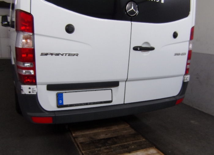Anhängerkupplung für Mercedes Sprinter Kastenwagen Heckantrieb 209-324, Radstd. 3250mm, Fzg. ohne Trittbrettst. 2006-2018 - starr