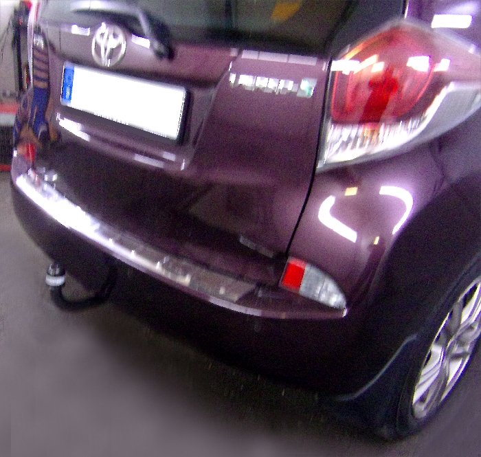 Anhängerkupplung für Toyota Verso S 2011- - starr