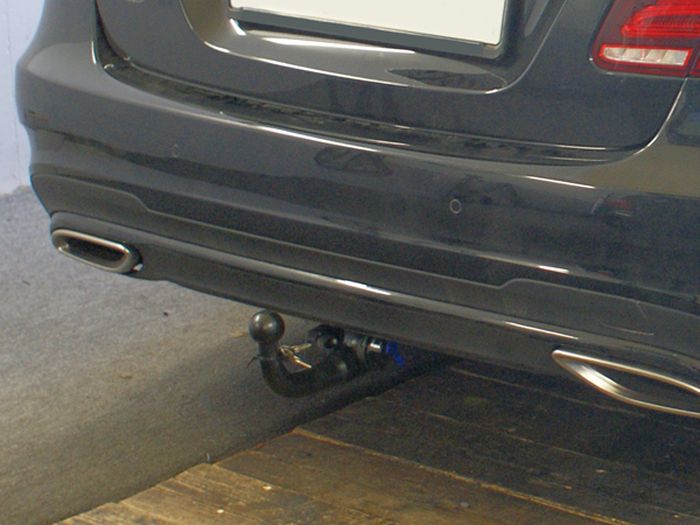 Anhängerkupplung Mercedes-E-Klasse Limousine W 212, spez. m. AMG Sport o. Styling Paket, nicht Erdgas, Baujahr 2009-2011 Ausf.:  vertikal